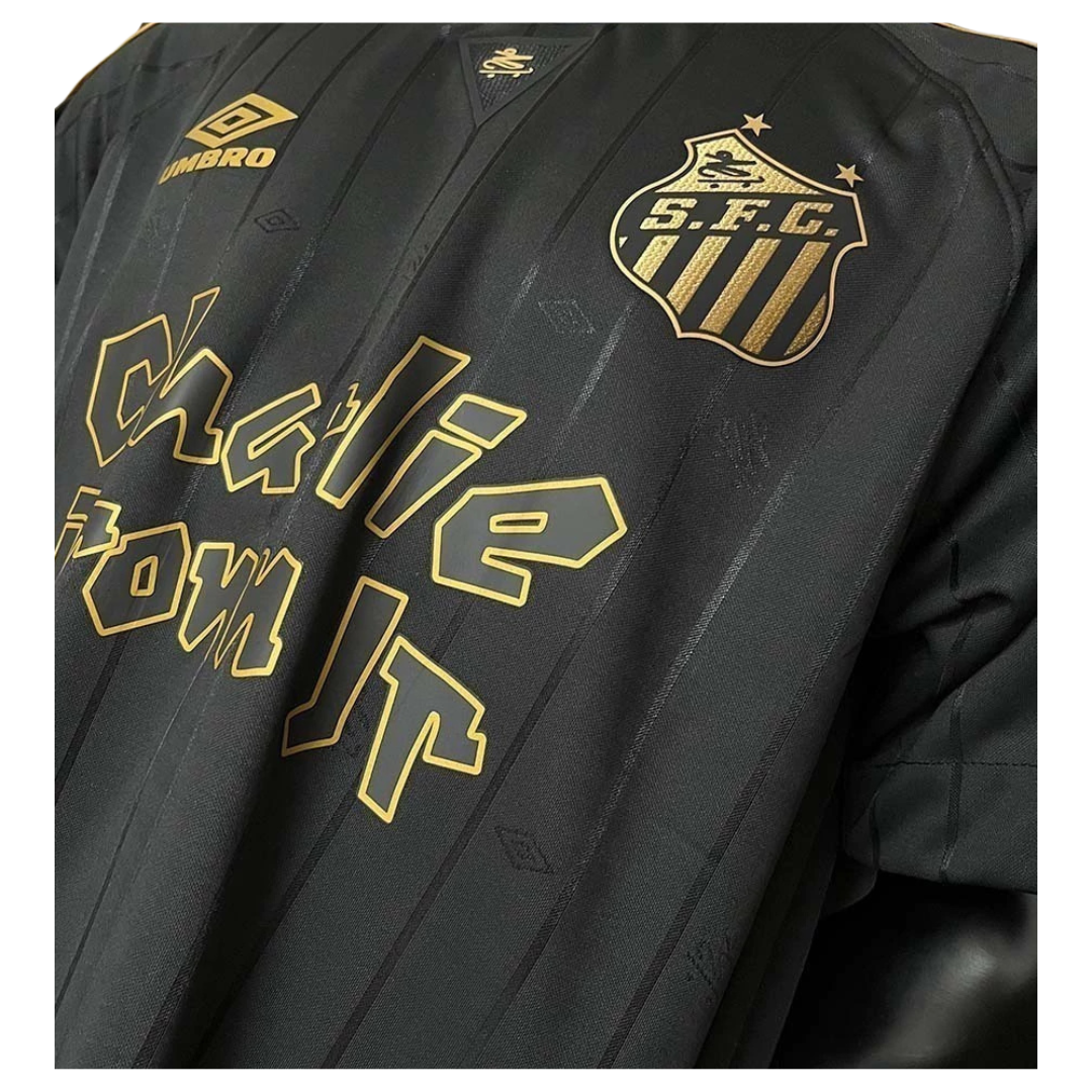 Camisa do Santos FC x Charlie Brown Jr 2024/25 - Masculina Edição Limitada + Chaveiro de Brinde